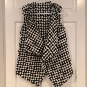 HOUNDSTOOTH BLACK AND WHITE VEST